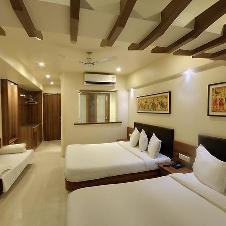 Shreeji Vatika Hotel Surat Exterior photo