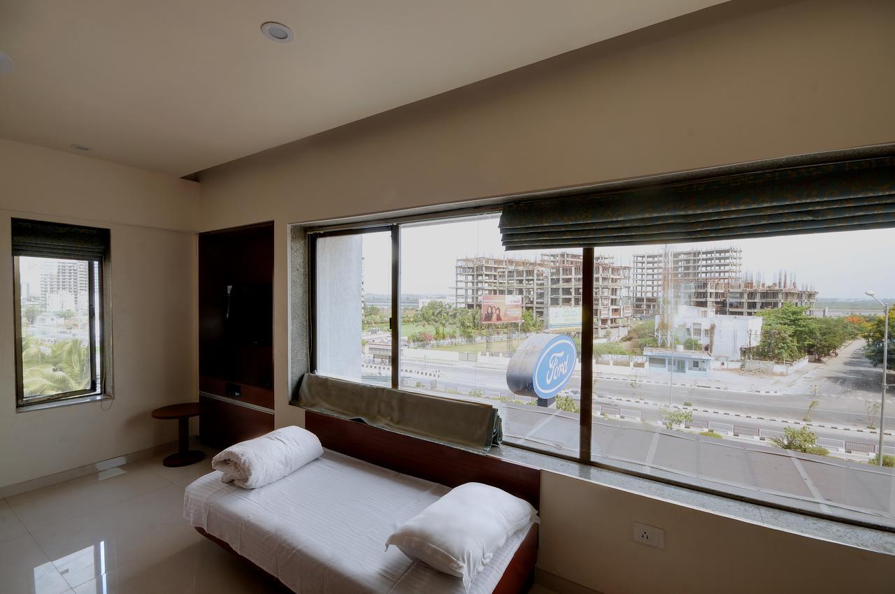 Shreeji Vatika Hotel Surat Exterior photo