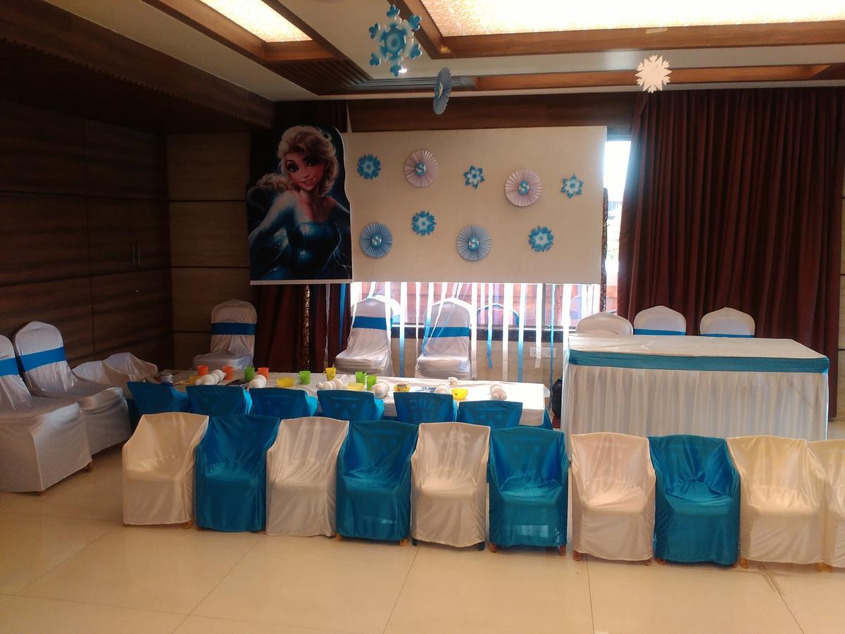 Shreeji Vatika Hotel Surat Exterior photo