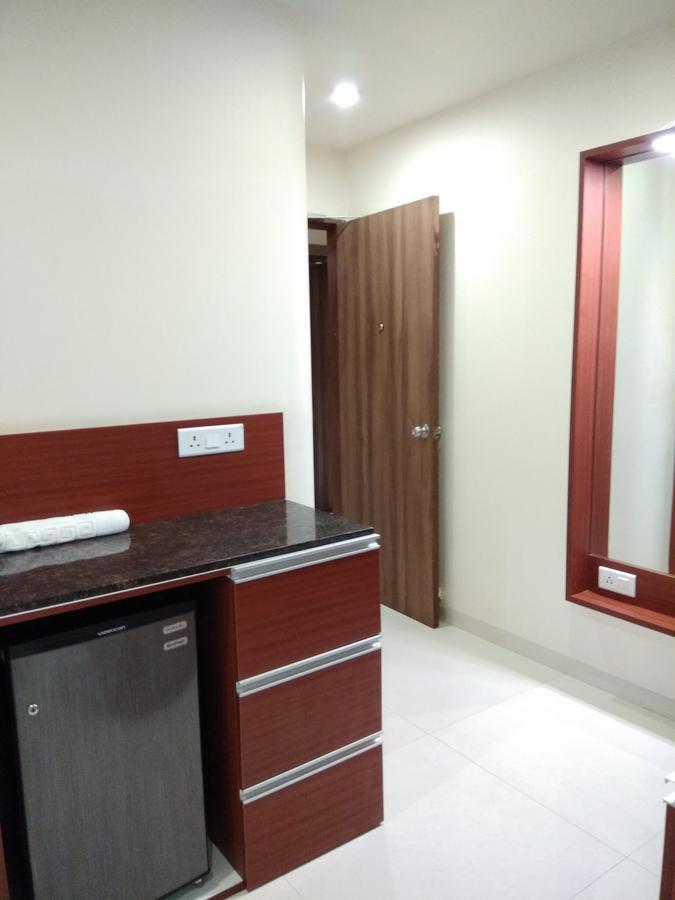 Shreeji Vatika Hotel Surat Exterior photo