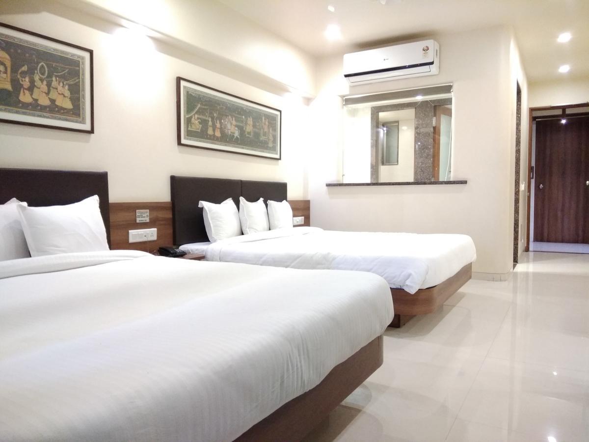 Shreeji Vatika Hotel Surat Exterior photo