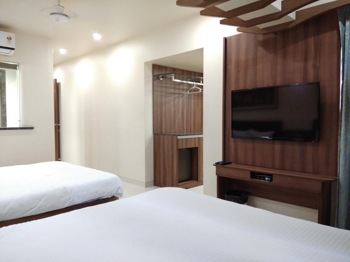 Shreeji Vatika Hotel Surat Exterior photo