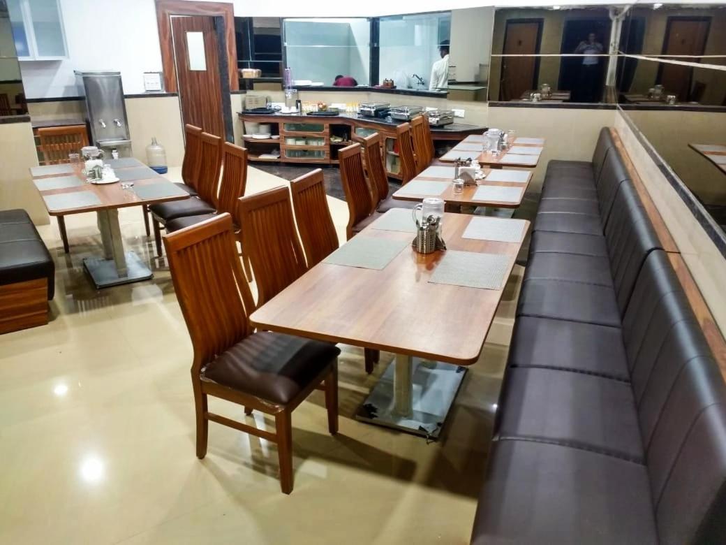 Shreeji Vatika Hotel Surat Exterior photo