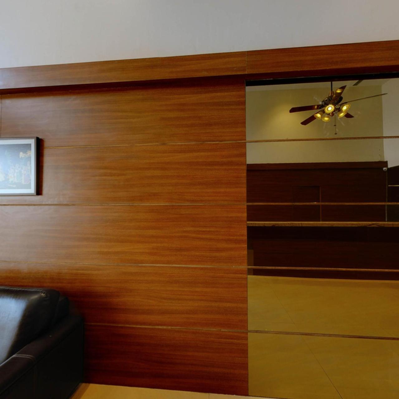 Shreeji Vatika Hotel Surat Exterior photo