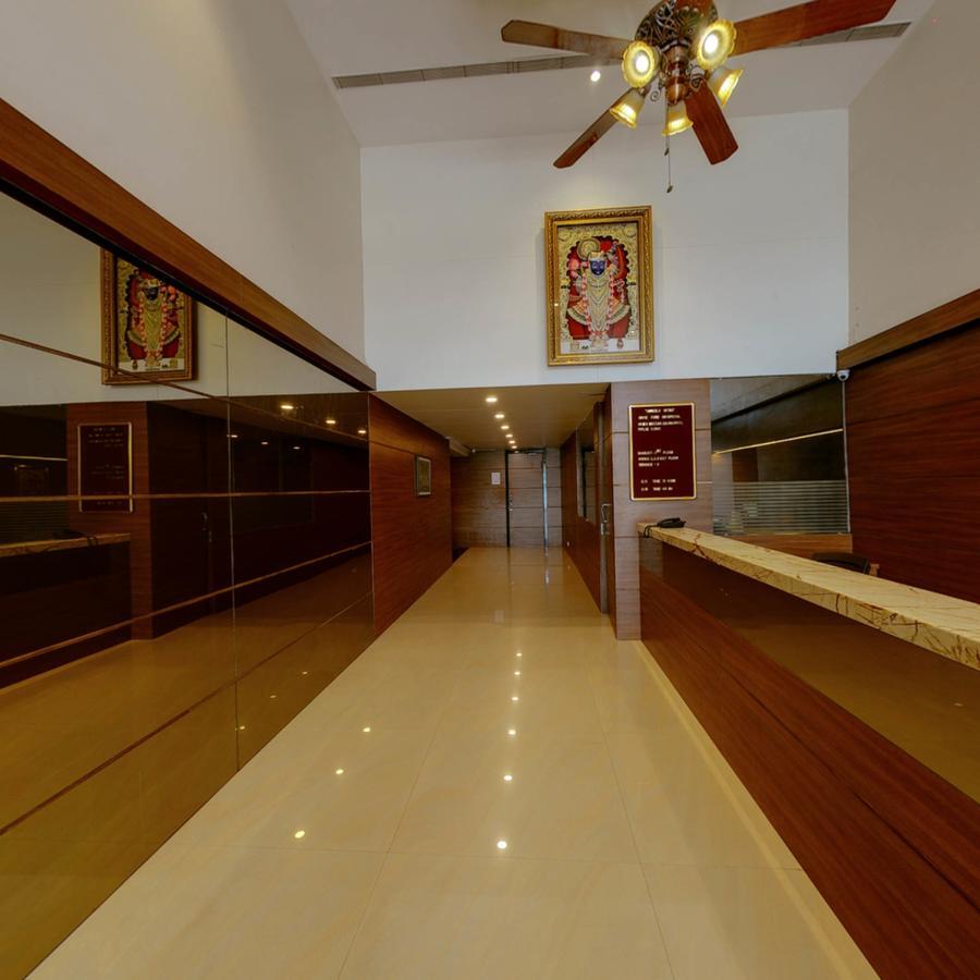 Shreeji Vatika Hotel Surat Exterior photo